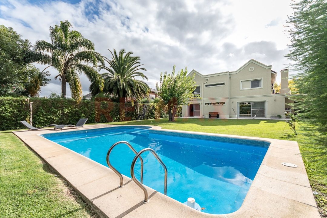 VENTA CASA 5 AMB. BARRIO SEPTIEMBRE ESCOBAR