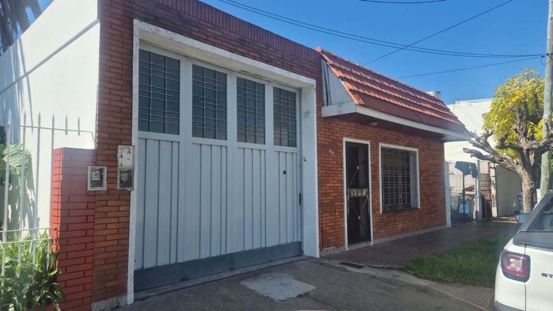 VENTA CASA LOTE PROPIO CON GALPON EN WILDE 10 X 46