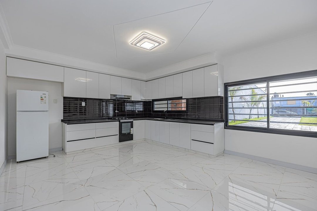 VENTA CASA /SALON 4 AMB  SAN MIGUEL CON PILETA