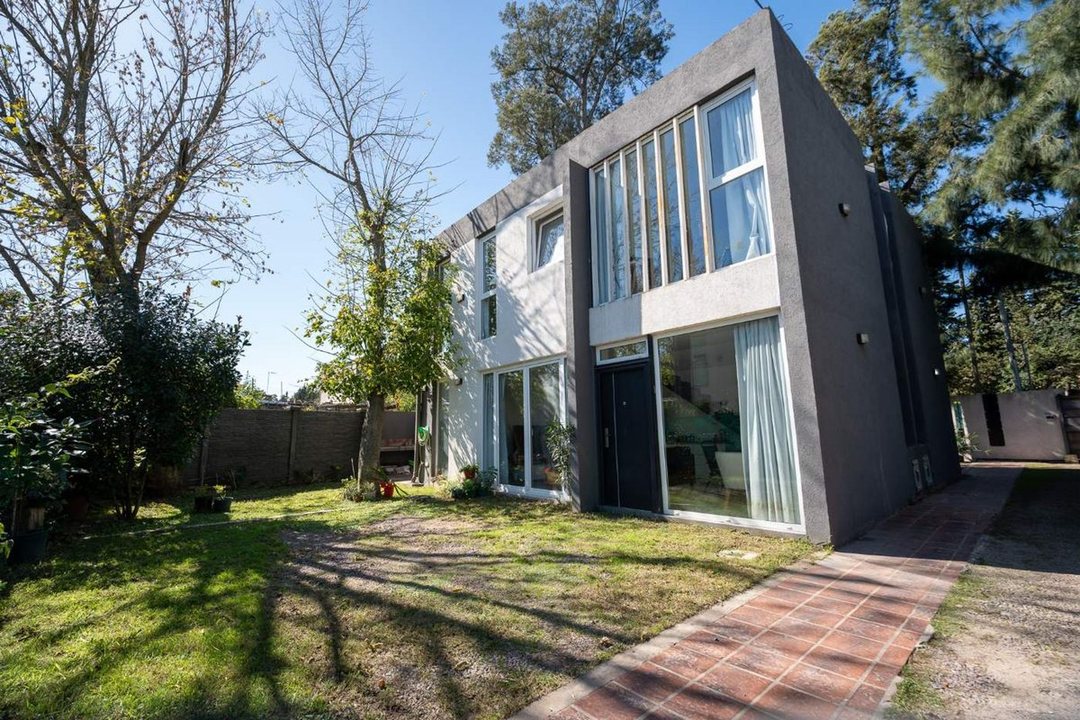 DÚPLEX EN VENTA GONNET 2 DORMITORIOS APTO BANCO