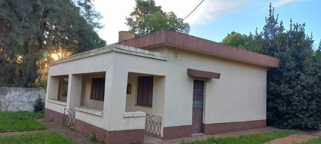 VENTA Casa multifamiliar con deposito en La Reja