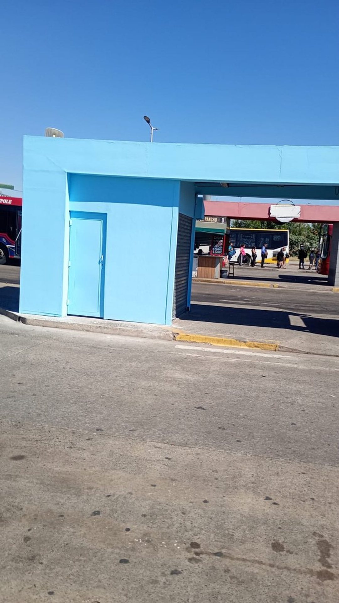 LOCAL COMERCIAL EN ESTACION DE COLECTIVOS