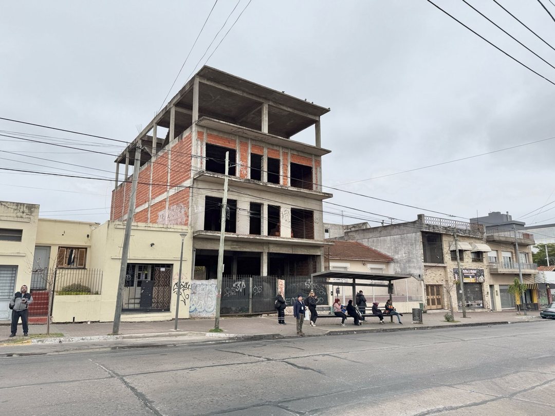 VENTA/PERMUTA EDIFiCIO  A TERMINAR EN BERAZATEGUI