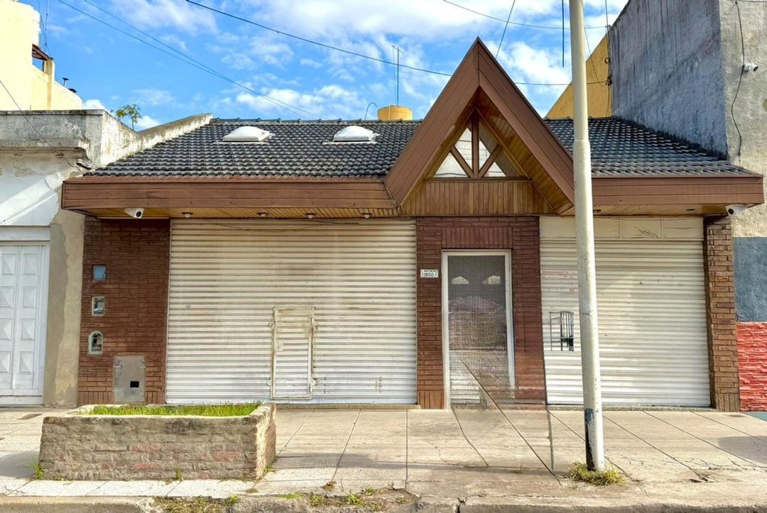 Venta casa 5 ambientes cochera y local 2 familias
