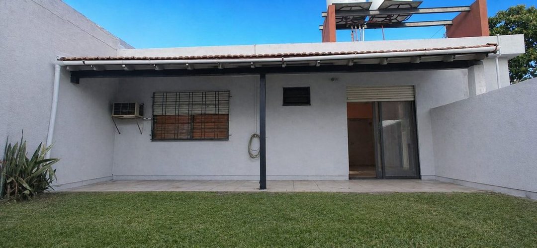 DEPTO 3 AMB. PB. JARDIN Y PARRILLA