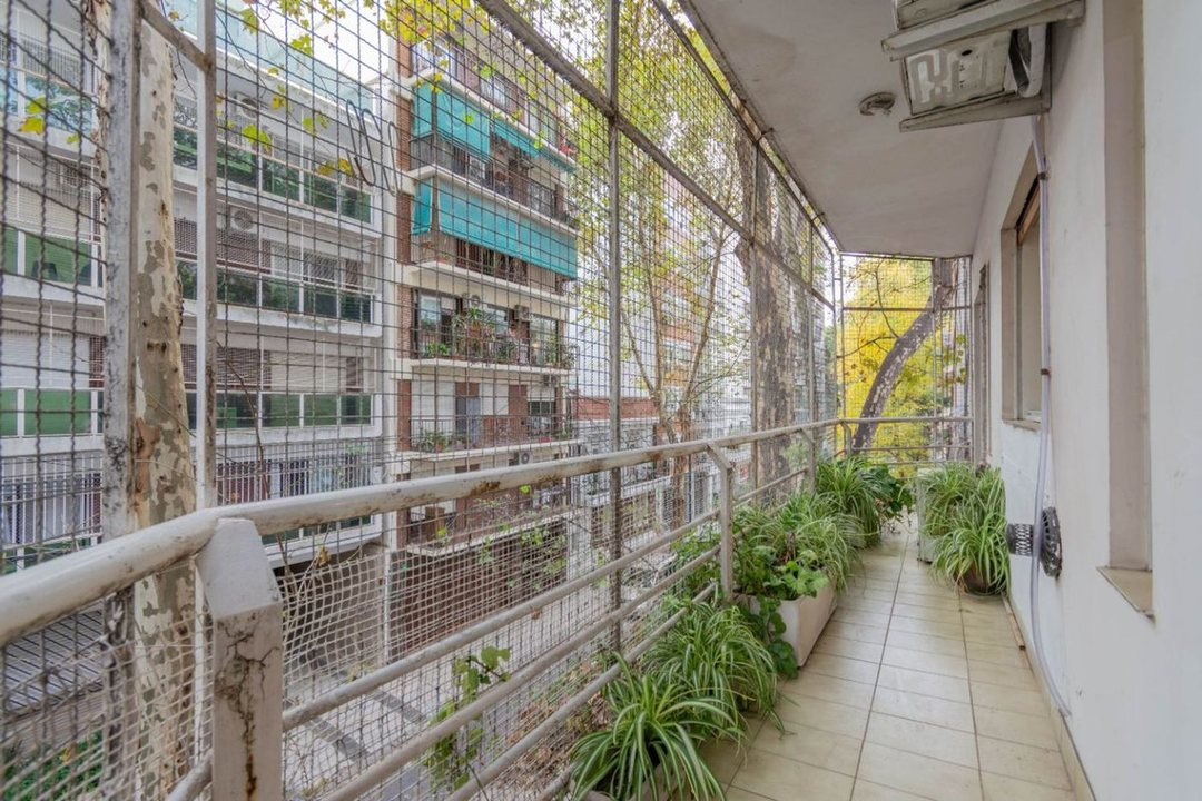 VENTA BELGRANO 2 DORMITORIOS BALCON FRENTE COCHERA