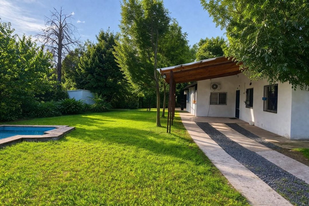Casa 3 AMB  con Gran Parque y Pileta
