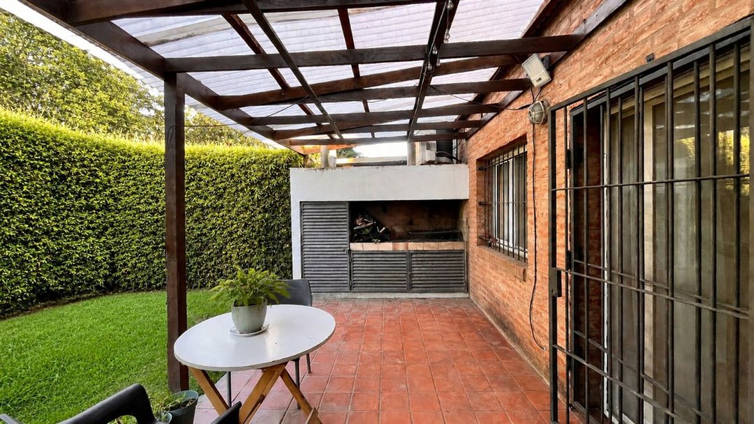 VENTA DPTO 3 AMB JARDIN COCHERA en PB. PILAR