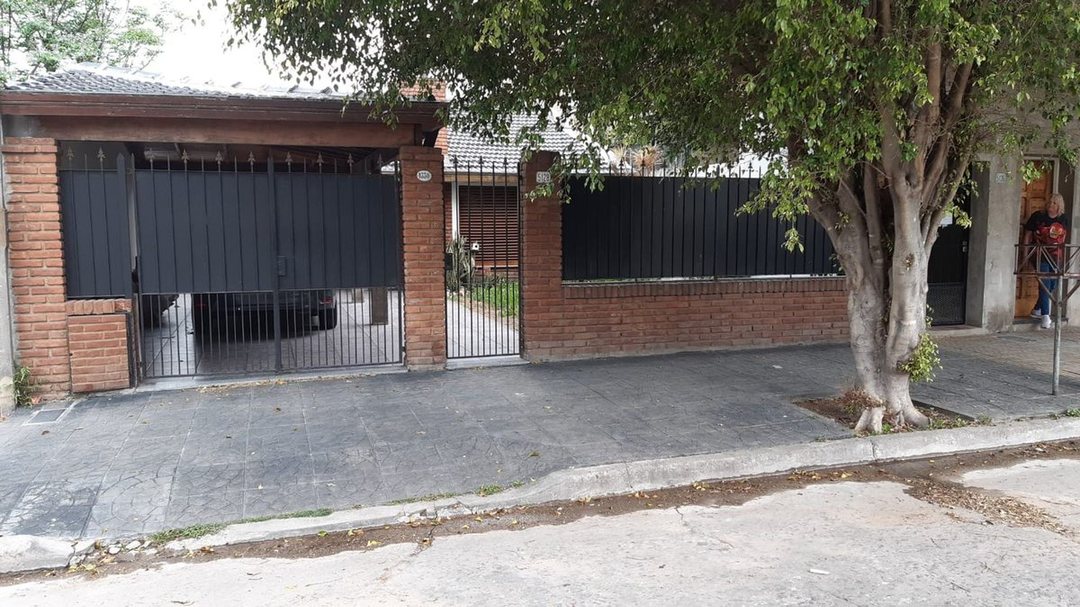 Casa 5 ambientes Venta Villa Linch  2 coch todo PB