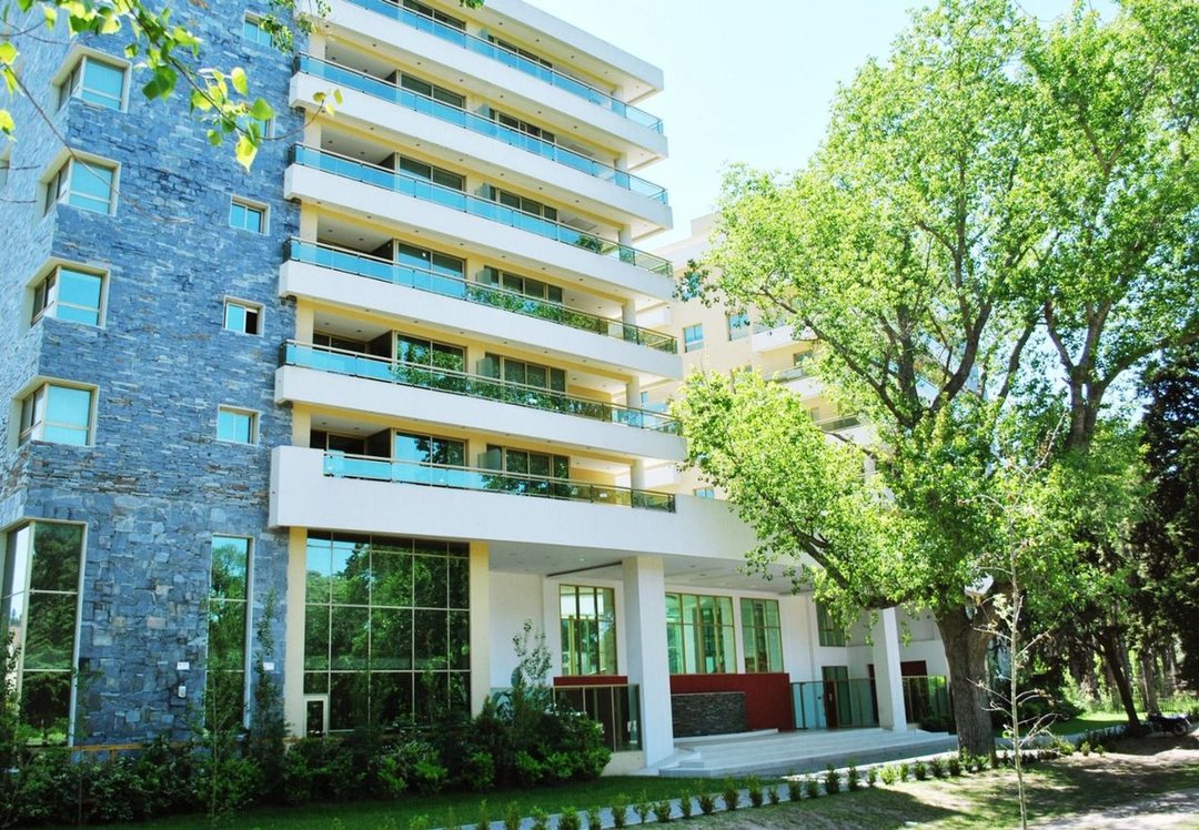 Venta departamento Pinamar con cochera y amenities