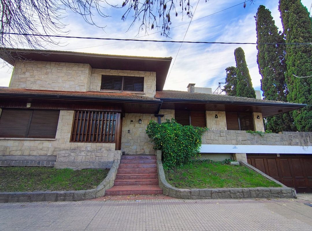 Casa de 4 dormitorios en venta en la Plata