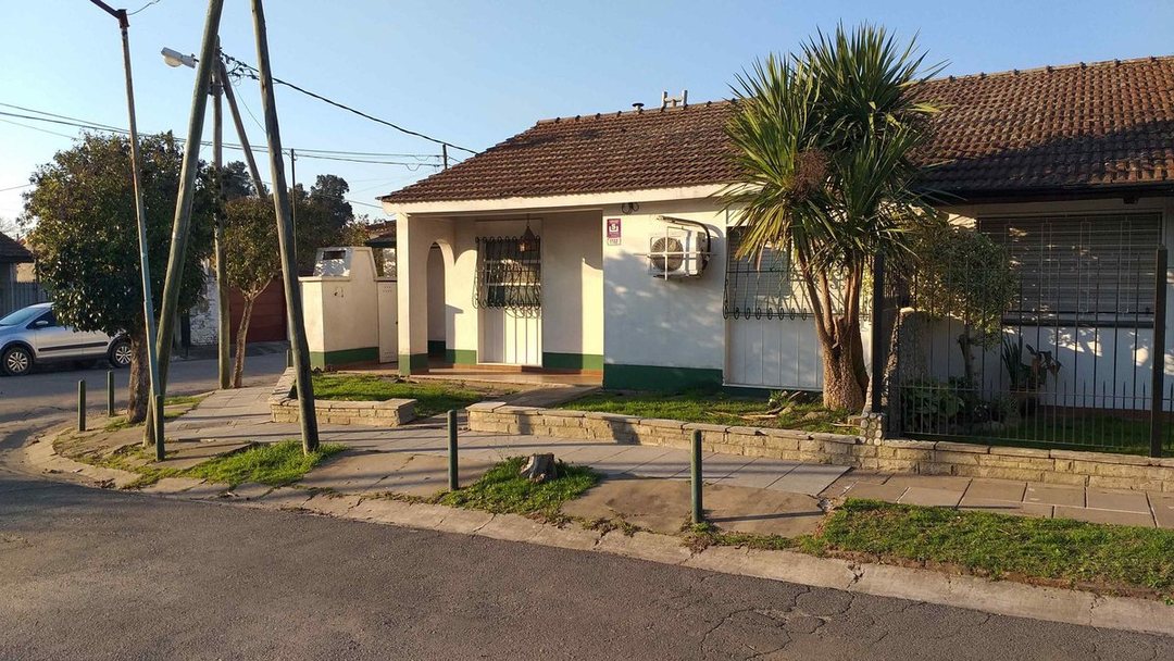 VENTA CASA 3 AMBIENTES COCHERA QUILMES