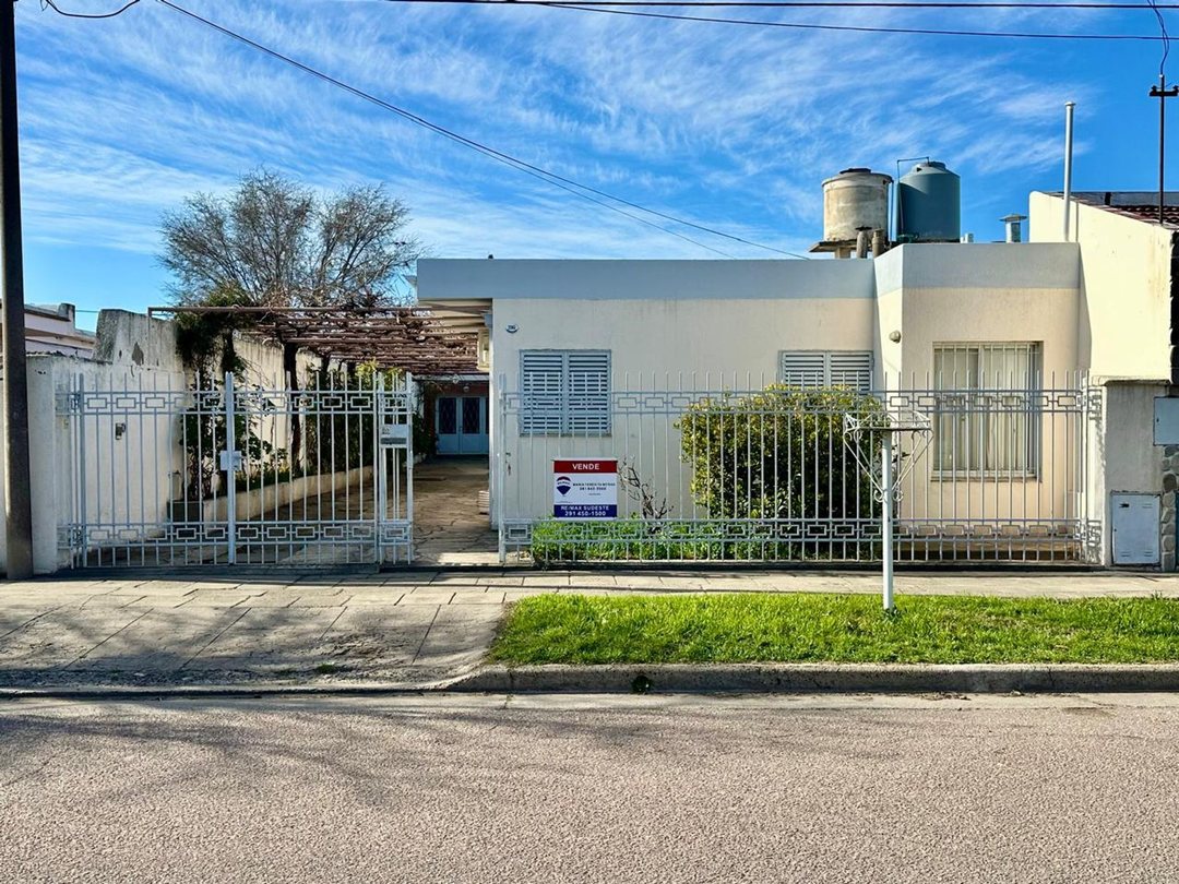 CASA EN VIAMONTE AL 2263