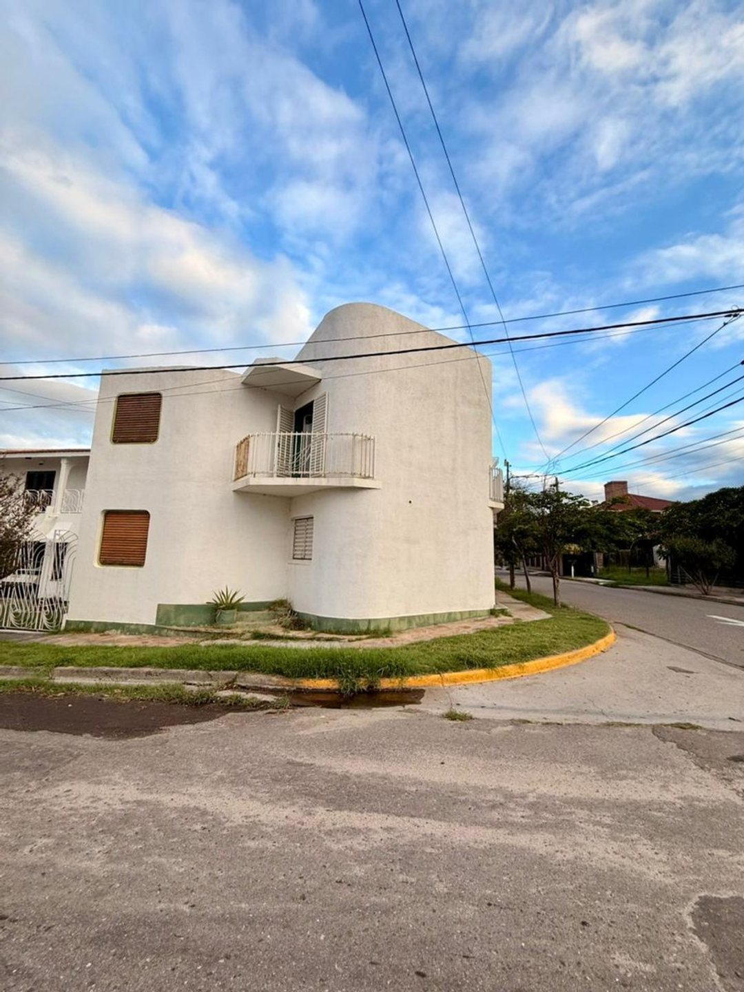 Se vende casa a metros de Av. Illia