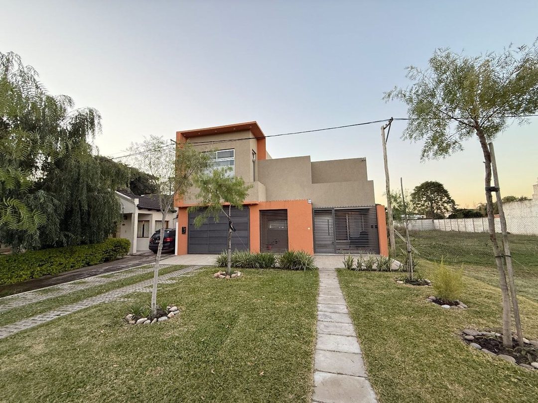 Casa en venta, Barrio Don Carlos Reconquista,