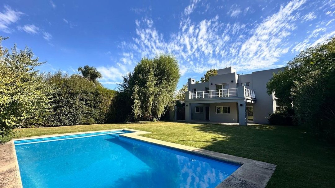 ALQUILER  Casa con Pileta , ramal Pilar km36