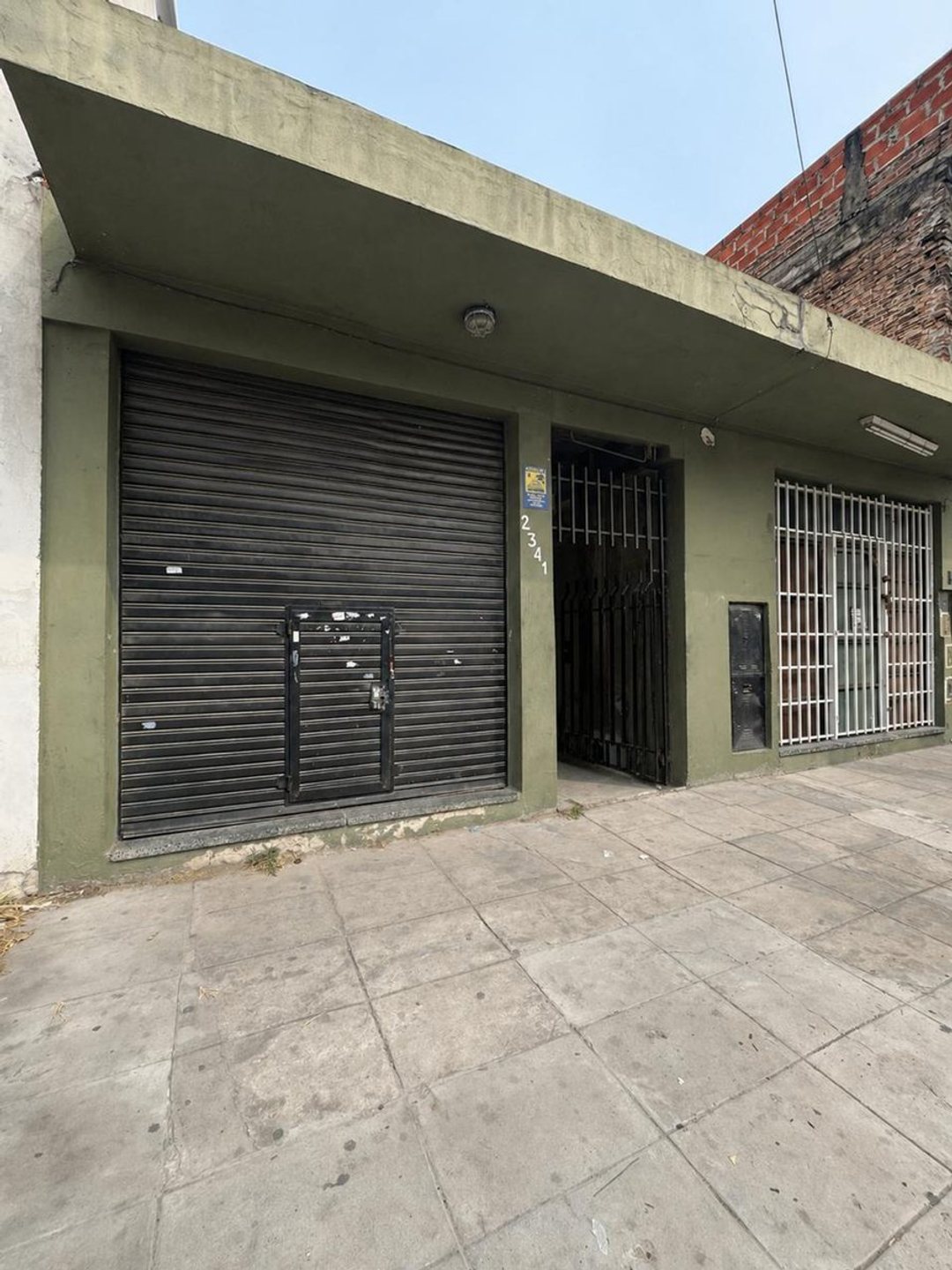 VENTA DOS LOCALES CON VIVIENDA EN VILLA CELINA