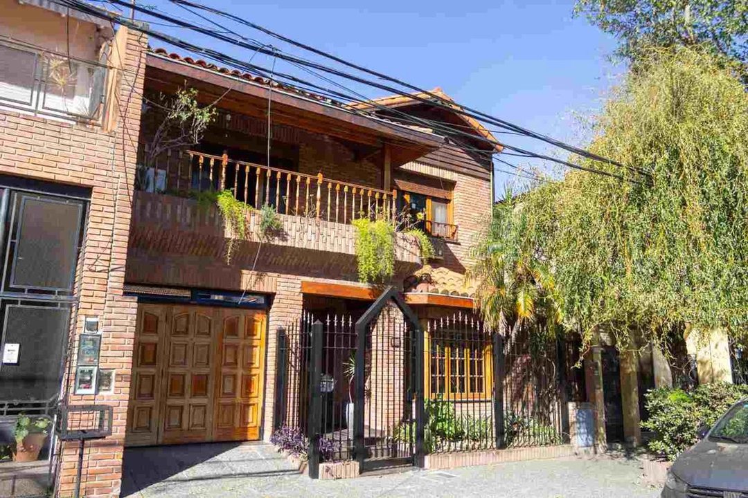 Venta CASA 5 ambientes Olivos pileta jardin