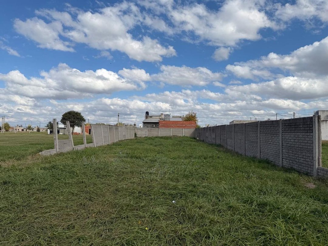 VENTA/ LOTE/ BARRIO MORA/ ORIENTACIÓN NORTE.