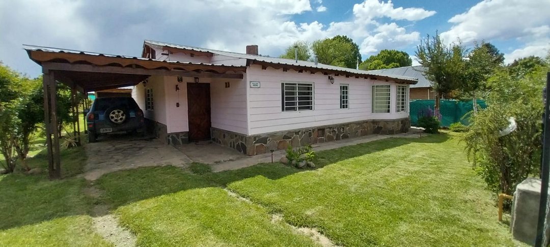 RE/MAX VENDE CASA 3 DORMITORIOS 2BAÑOS,QUINCHO.