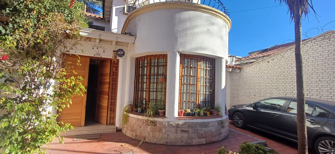 VENTA  CASA DE DISEÑO UNICO CIUDAD DE MENDOZA