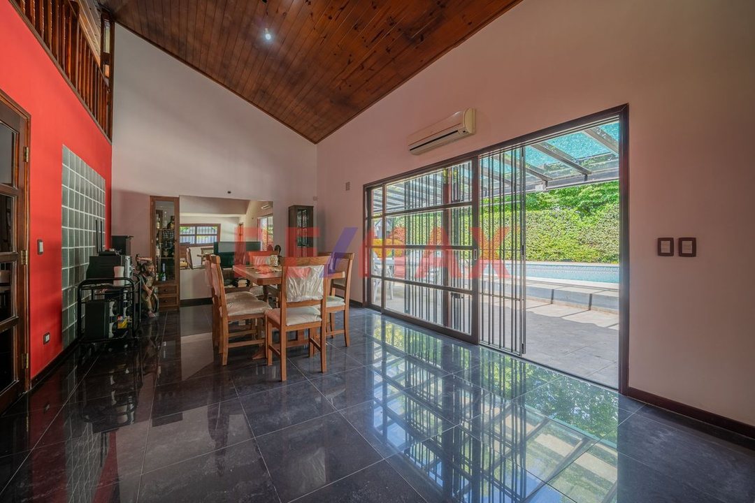 VENTA CASA 2 LOTES C/ PILETA - PARQUE LELOIR