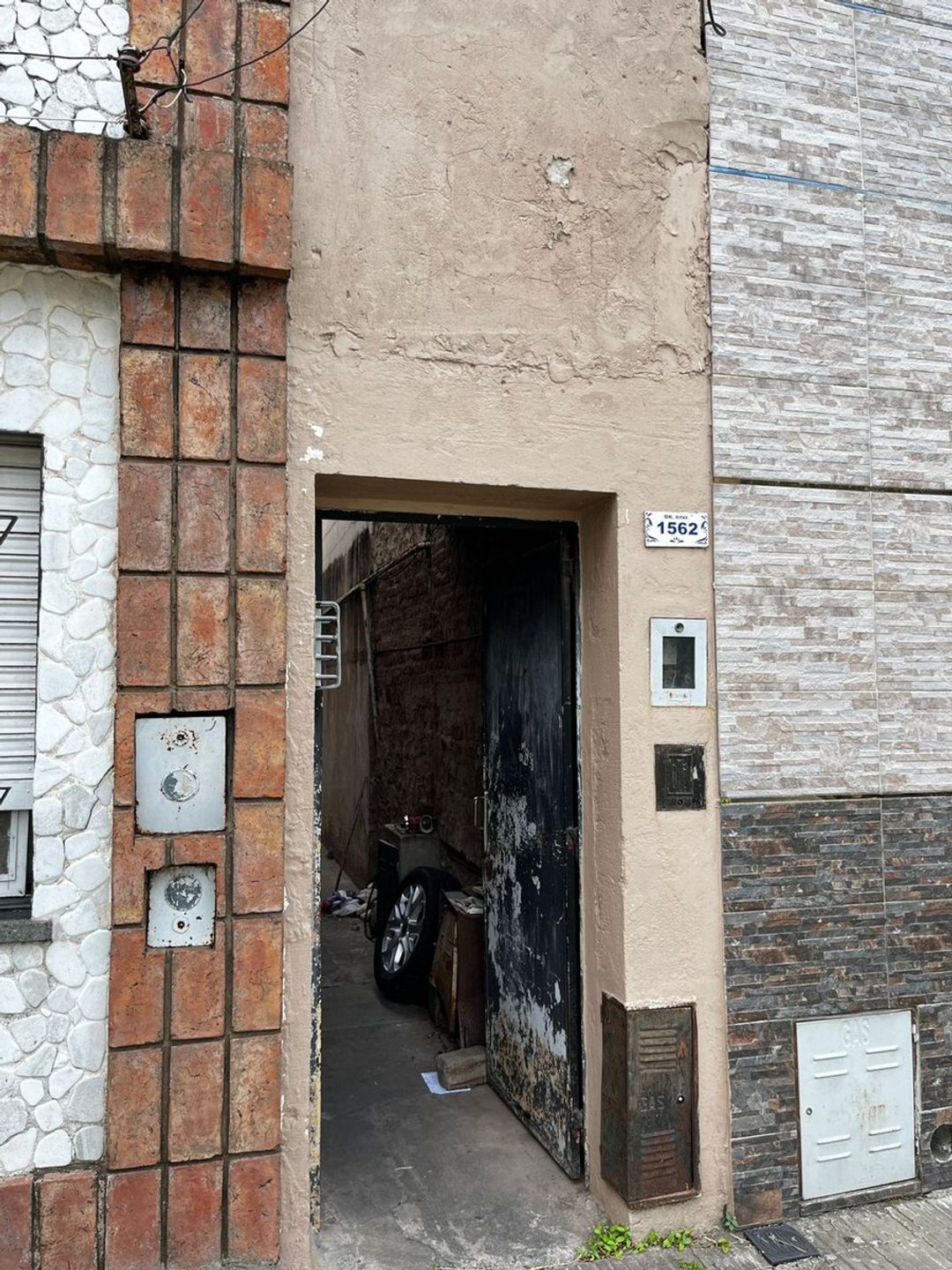 Casa de pasillo a reciclar en barrio Matheu