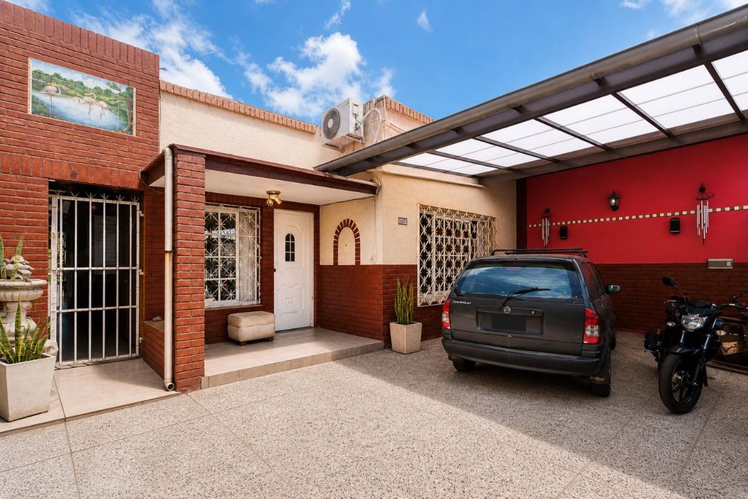 Casa 4 Amb c/Jardin en Canada al 4000, Lanus Oeste