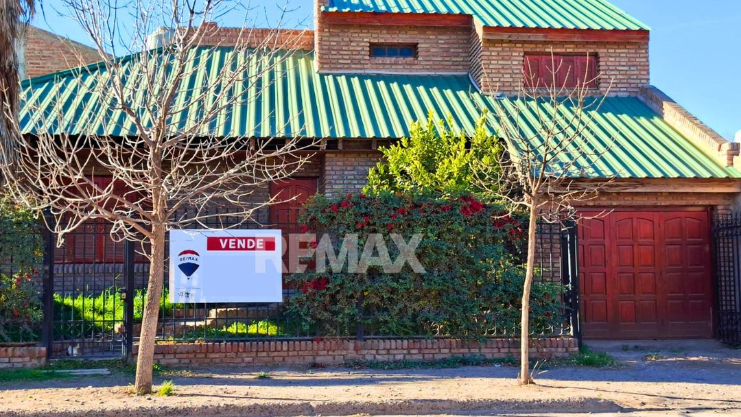 VENTA CASA 5 DORMITORIOS - CENTENARIO