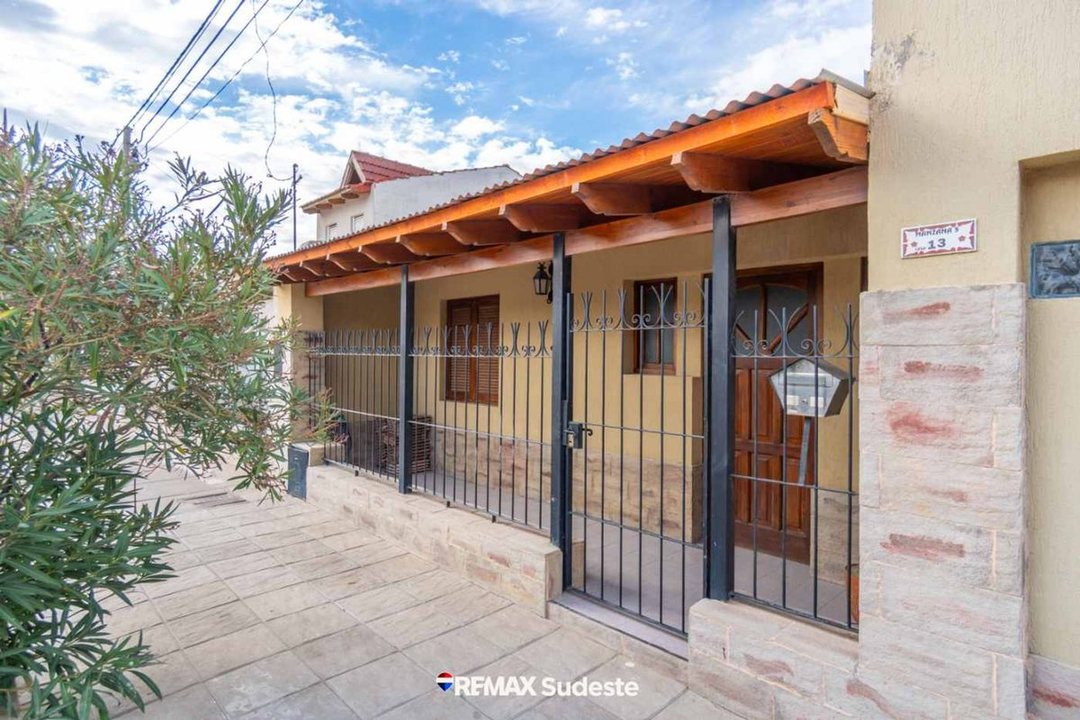 CASA EN VENTA 3 DORMITORIOS RECICLADA A NUEVA