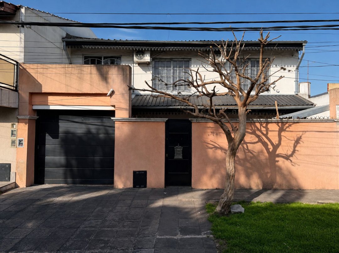 VENTA CASA 5 AMBIENTES COCHERA QUINCHO  APCREDITO