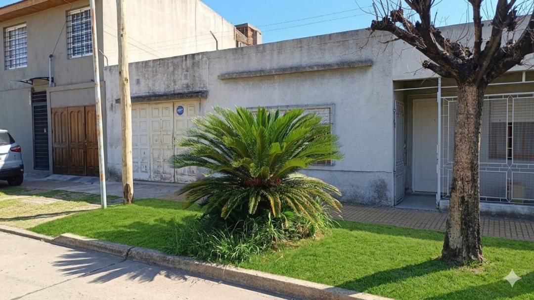 VENTA -PH. AL FRENTE 4 AMB.  C/COCHERA (AMPLIO )