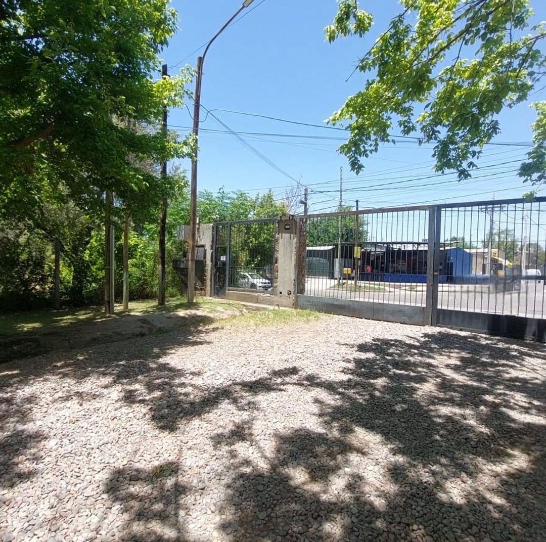 LOTE EN VENTA CHACRAS DE CORIA CALLEJÓN PRIVADO