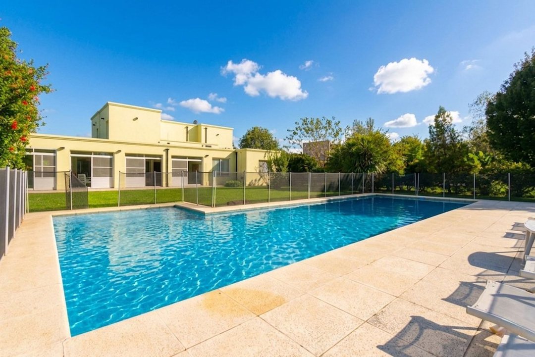 CASA 6 AMBIENTES CON PILETA Y PARRILLA EN PILAR