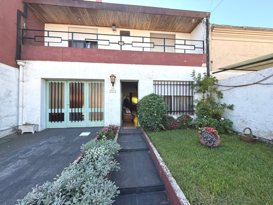 VENTA CASA 2P PARQUE, QUINCHO Y PILETA V BALLESTER