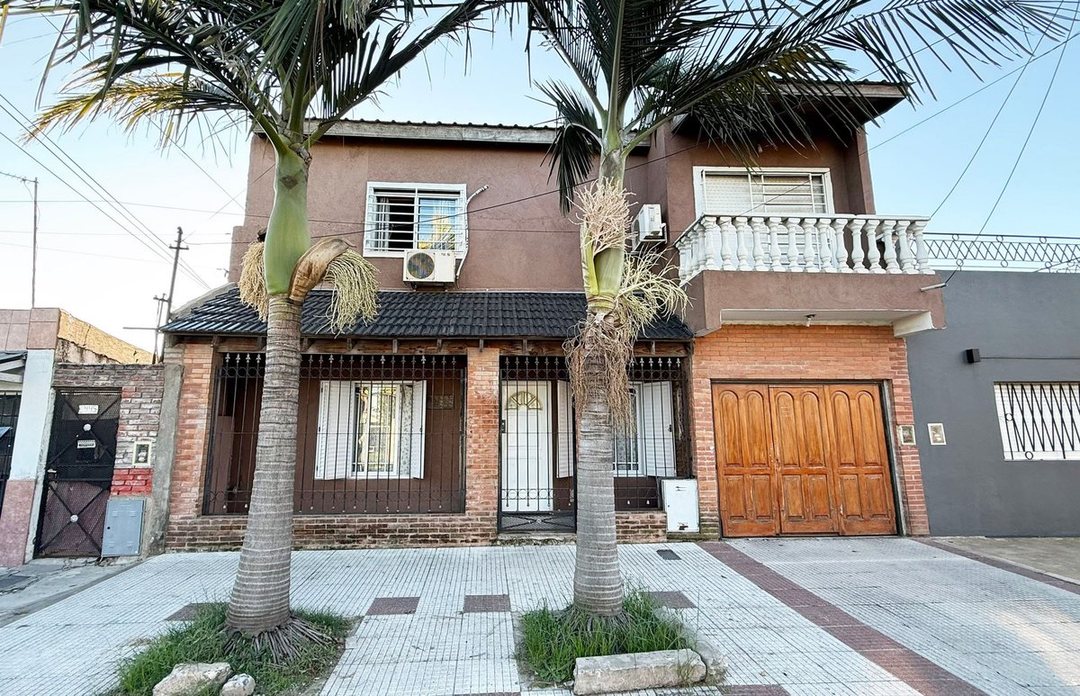 VENTA CASA 4 AMB. C/ PILETA Y QUINCHO I. CASANOVA