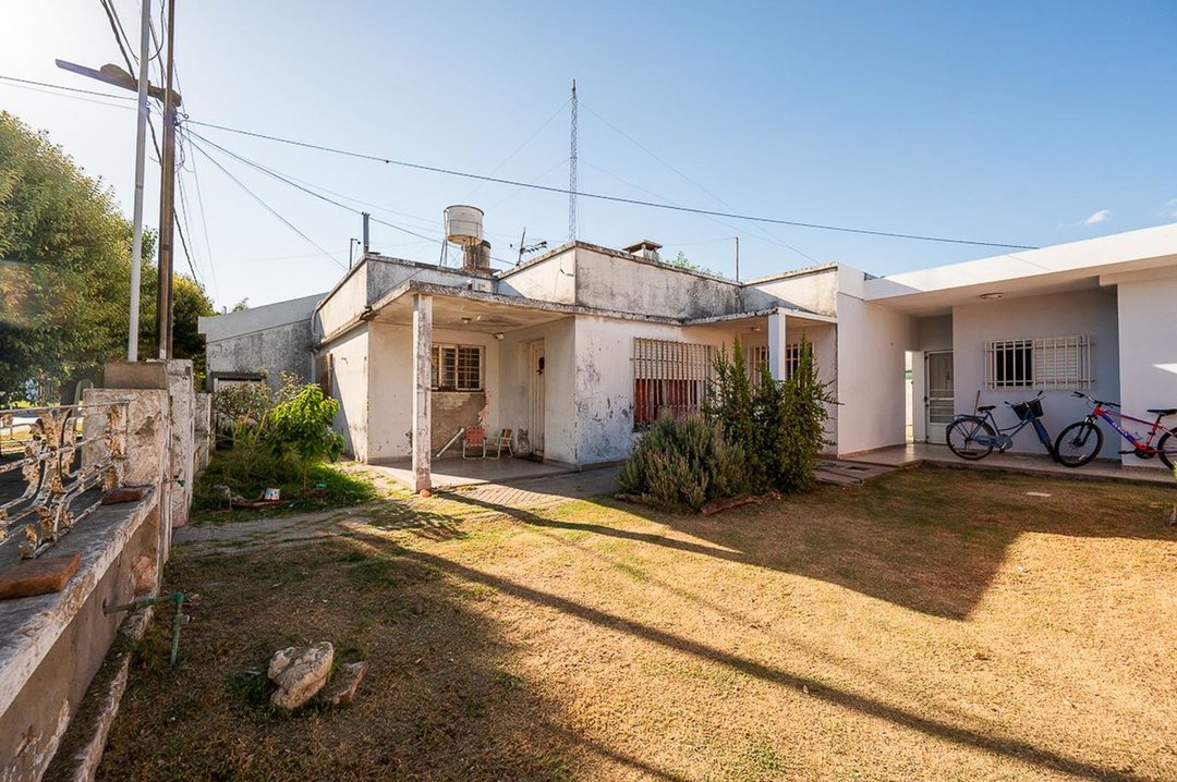 VENTA DE 2 CASAS MAS LOCAL EN ALVAREZ APTO CREDITO