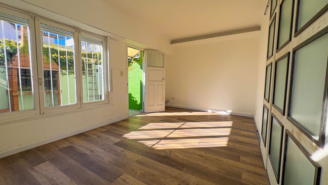 Venta en Chauvin con balcón, patio y parrilla
