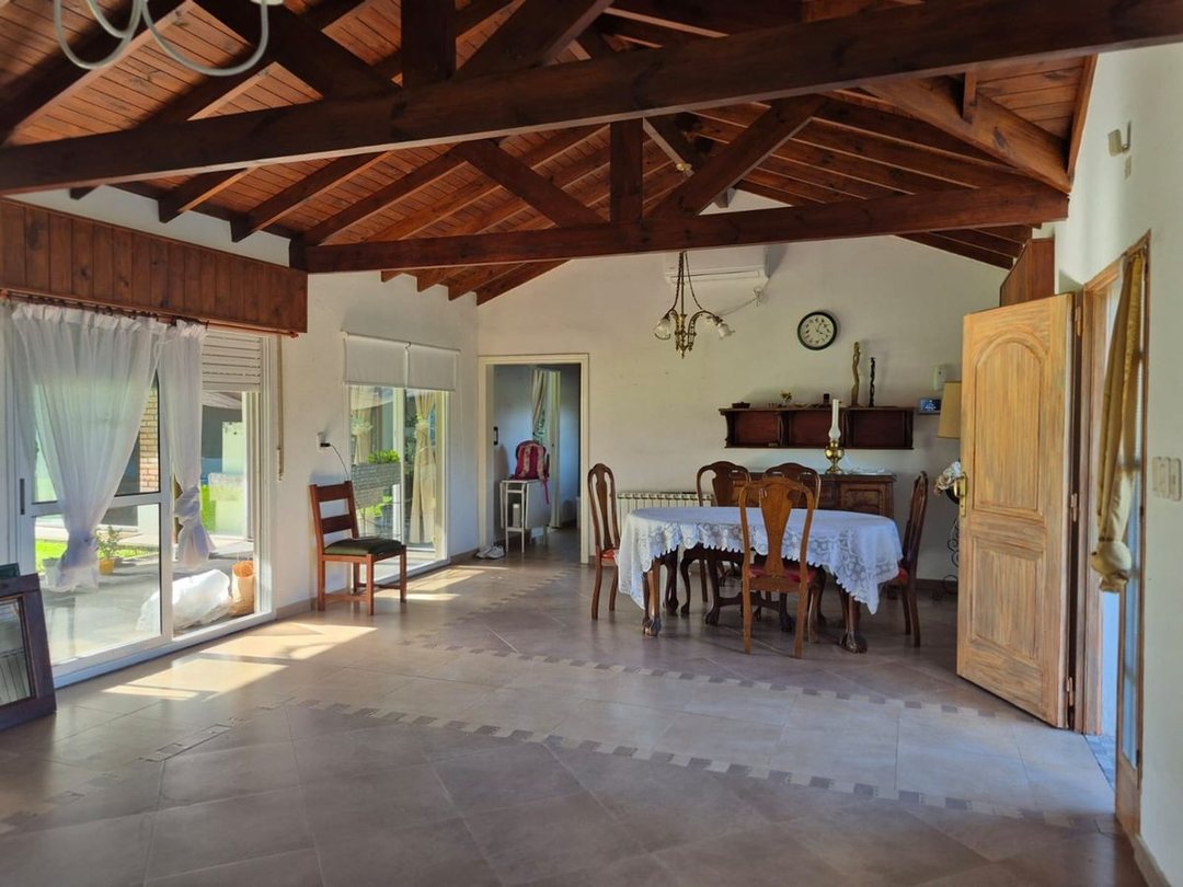 CASA EN VENTA EN CAPILLA DEL SEÑOR CON PILETA.