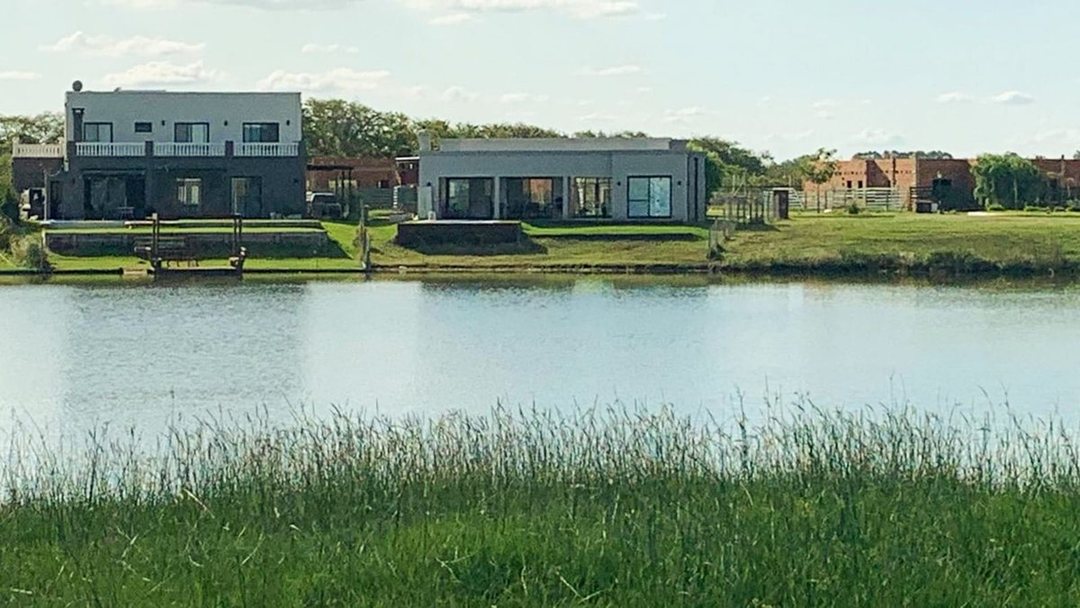 VENTA LOTE A LA LAGUNA EN BARRIO SAN SEBASTIÁN