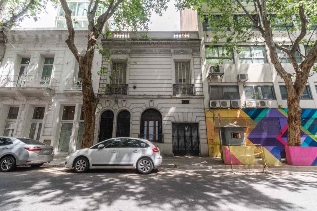 Venta Casa Cochera y Gran Terraza Thames  Paraguay