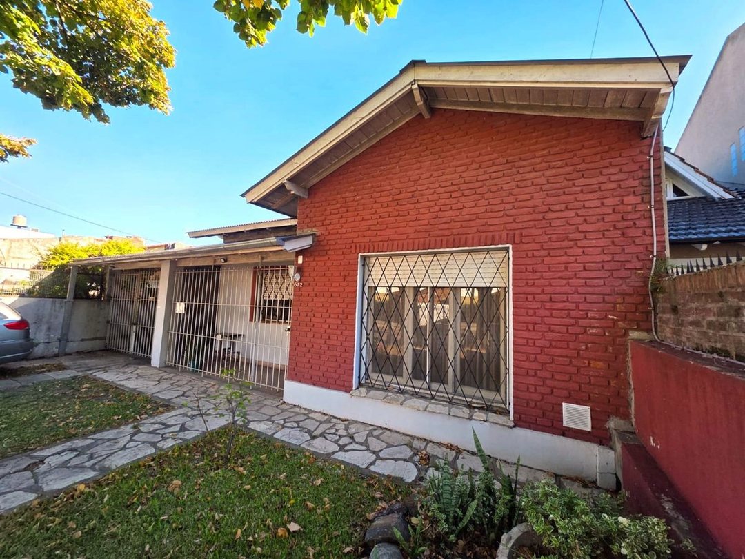 Chalet en venta Hurlingham sobre gran lote 578m²