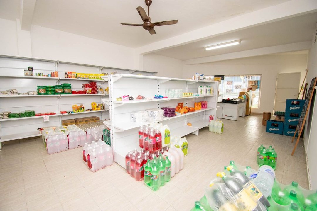 LOCAL COMERCIAL CON GALPON Y GRAN PATIO VERDE