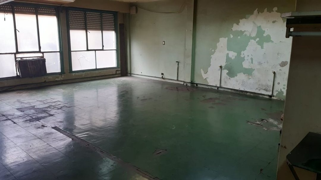 DEPÓSITO VENTA SAN NICOLÁS  276 M2 CUB.PERMUTA