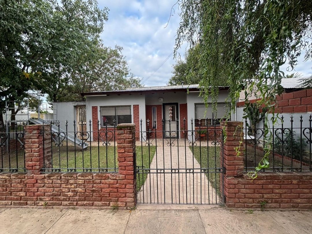 CASAS EN VENTA EN PERGAMINO CON PATIO Y COCHERA