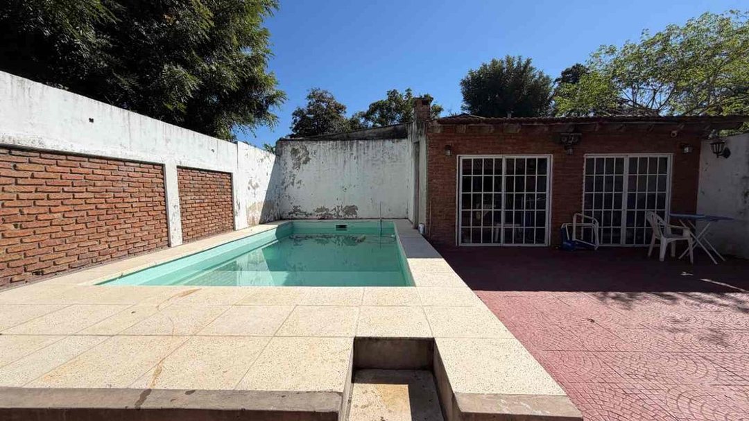 VENTA CASA MULTIFAMILIAR 4 AMB. C/PILETA Y QUINCHO