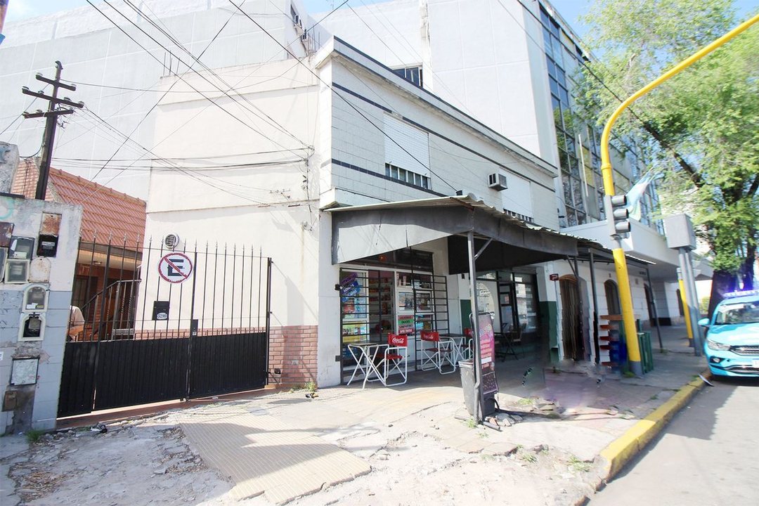 VENTA BLOCK  2 LOCALES MAS 3 VIVIENDAS LOTE LIBRE