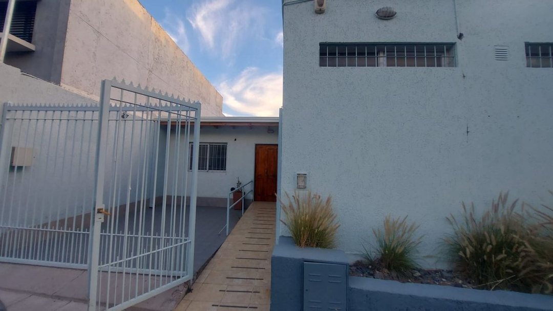 VENTA CASA BAÑOS ADAPTADOS CONSULTORIO GUAYMALLÉN