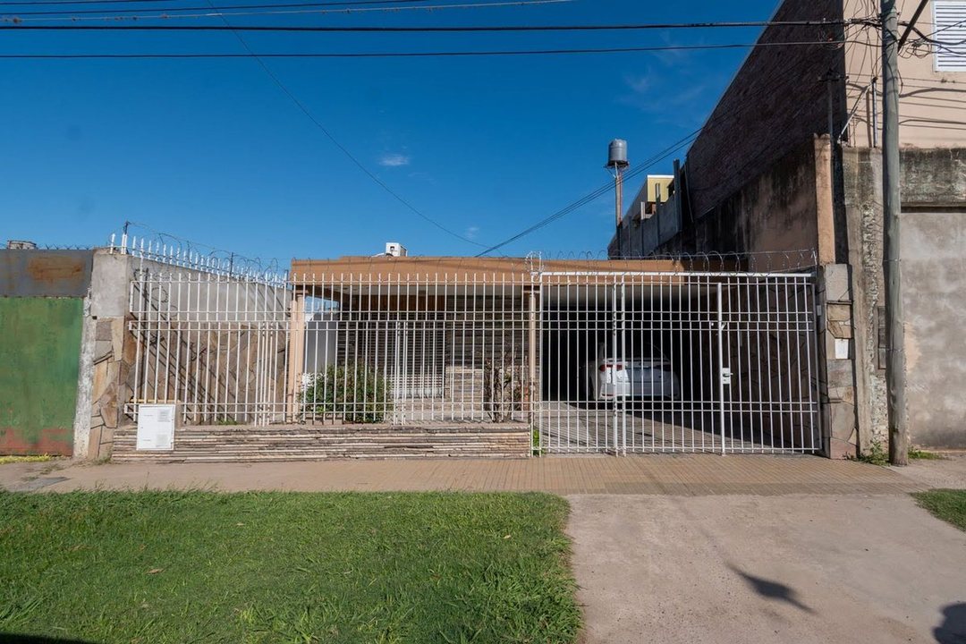 Se vende casa con gran terreno en Santa Fe