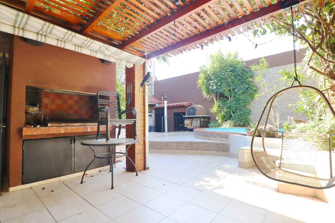 CASA 6 AMBIENTES VENTA RAMOS MEJIA PARRILLA PILETA